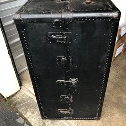 Vintage Wheary Steamer Trunk