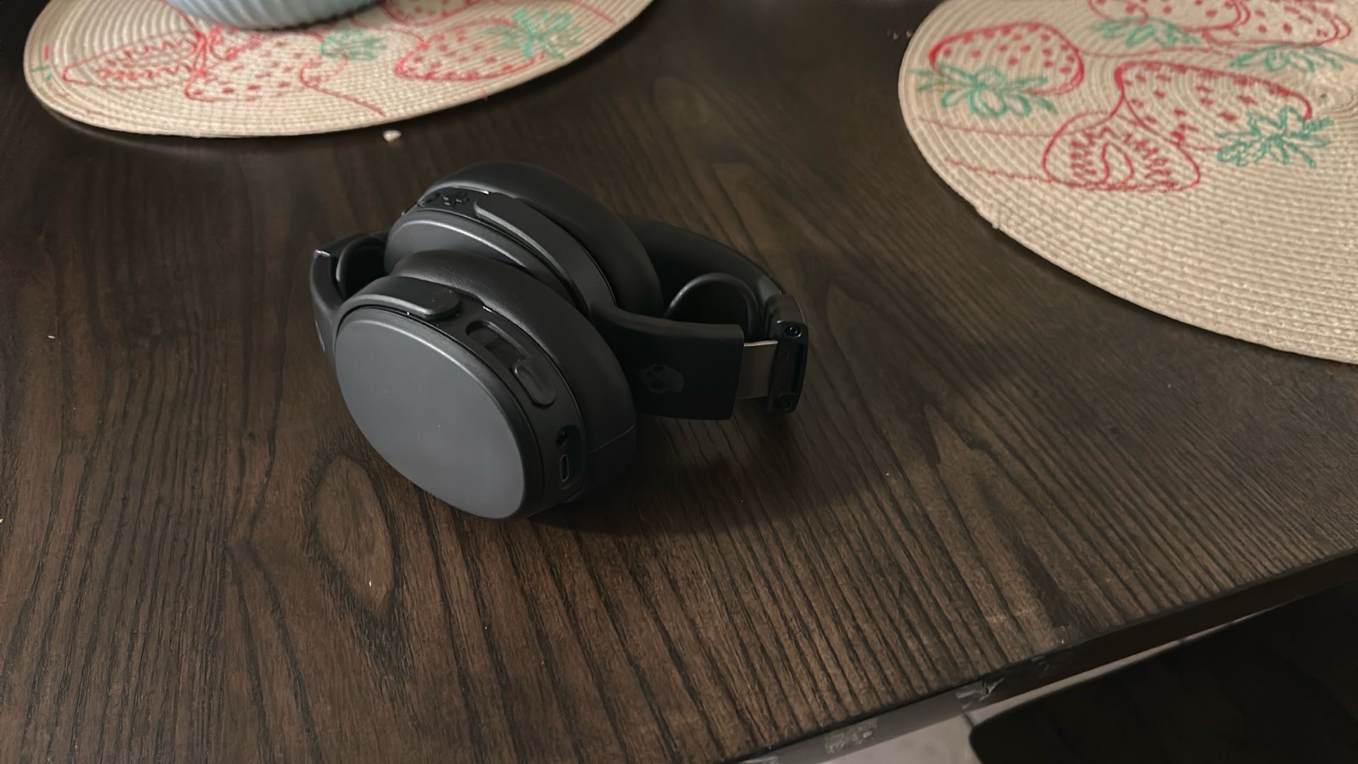 Skull Candy Headphones/ Type c Charger