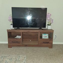 50 In. Roku TV With TV Stand