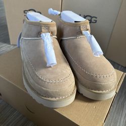 New UGG Bots Size 6/7