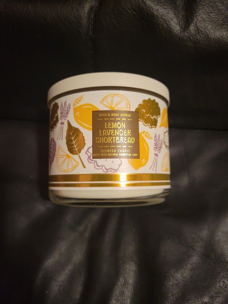 Bath And Bodyworks  3 Wick Candle 