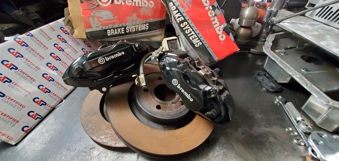 Brembo Brakes Calipers And Rotors From WK SRT8 Jeep Cherokee 20062010