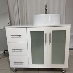 36” bathroom vanity unit with faucet and sink