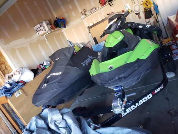 2016 spark seadoo jetskis