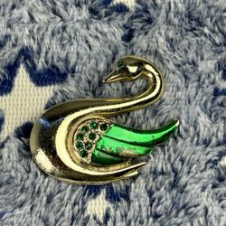 Beautiful Swan Brooch