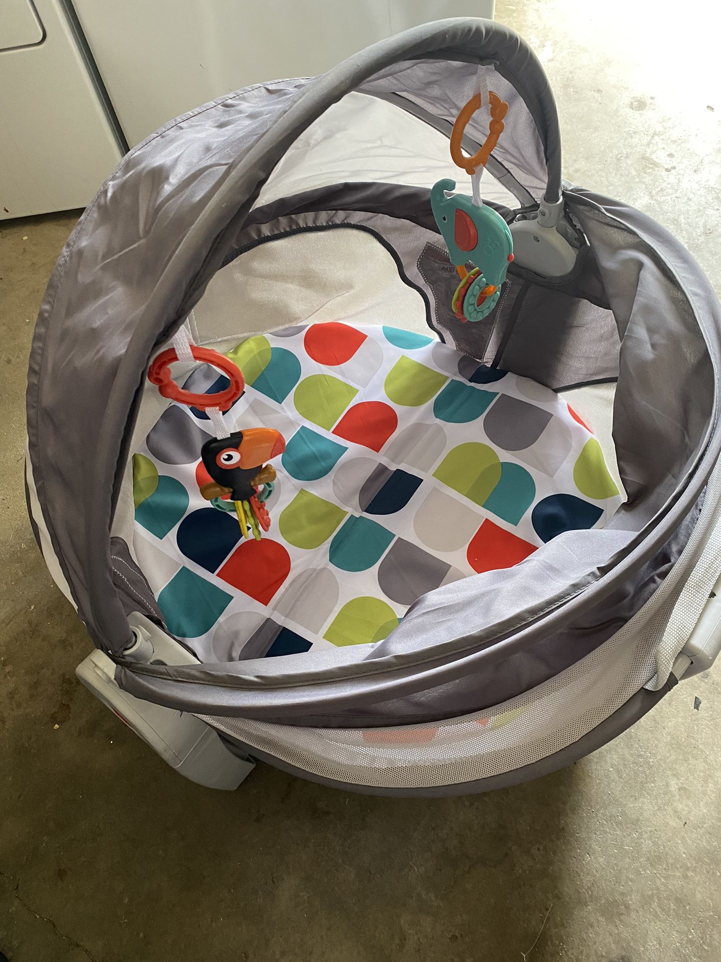 FP on-the-go Baby Dome Bassinet