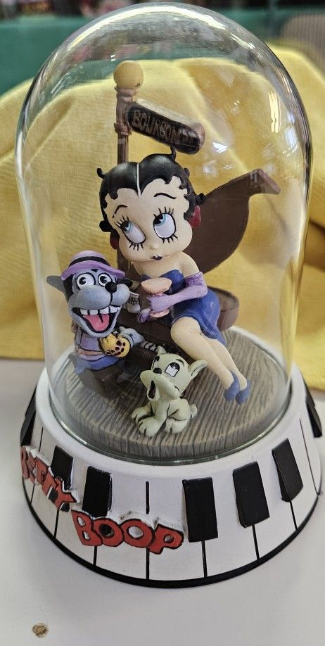 1995 Limited Edition Betty  Boop Handpainted Sculpture