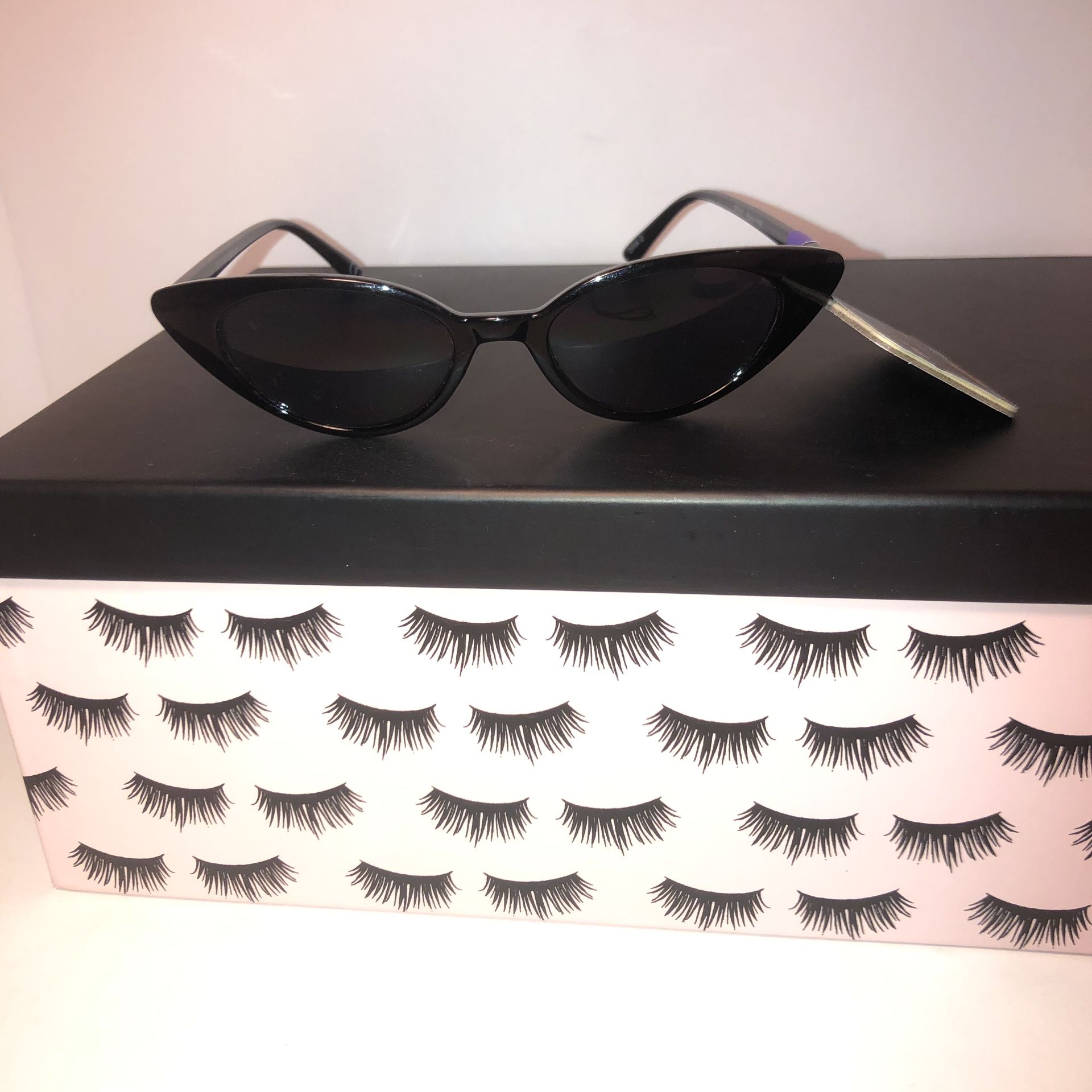 NEW WITH TAGS Foster Grant black cat eye style sunglasses