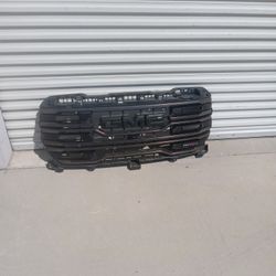 22 To 24 Grille Gmc Sierra Motor 1500 ( Oem)