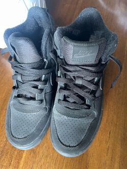 BOYS NIKE COURT SHOES