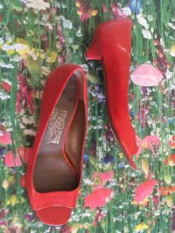 Salvatore Ferragamo Coral patent leather Open Toe Kitten Heel Pumps 7AA (N)