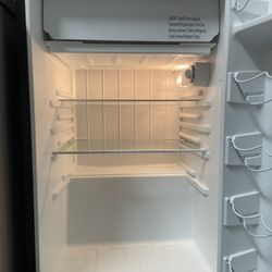 mini fridge 