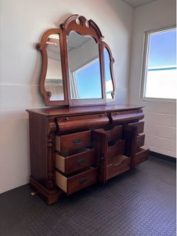 11 drawer wooden dresser