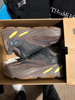 Yeezy 700 mauve