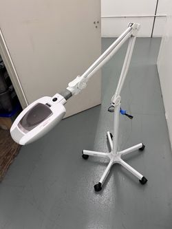 Floor lamp, Esthetician lamp.