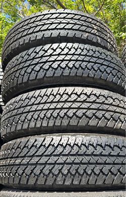 245/75r17 Bridgestone tires con 80% de Vida las 4