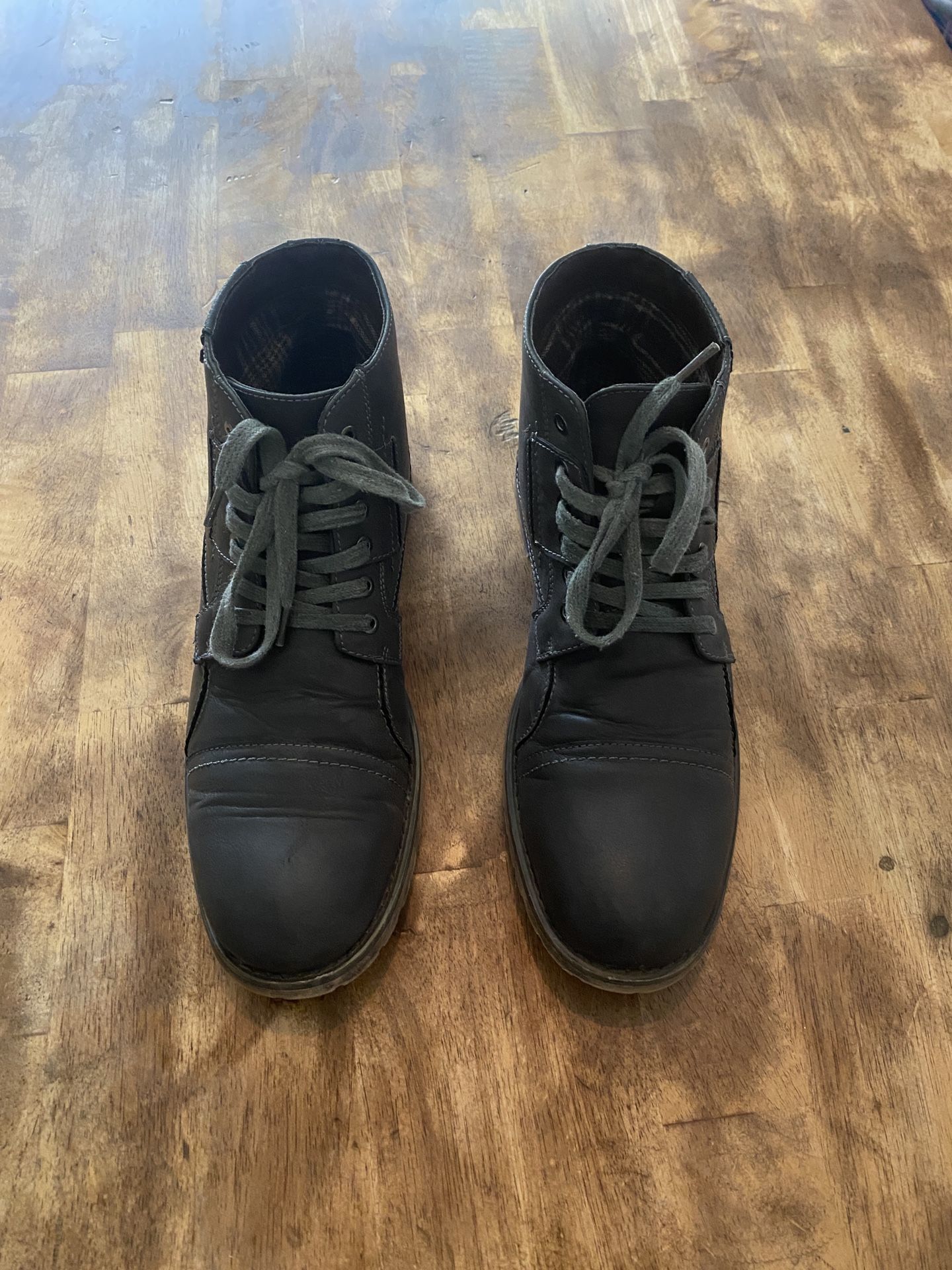 Size 9 Gray Boots