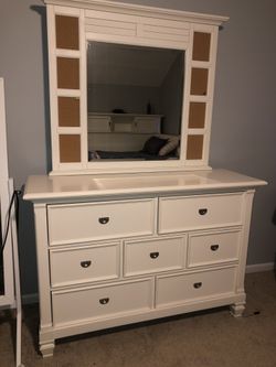 Art Van Bedroom Set With Trundle and Built In Bookcase for Sale in