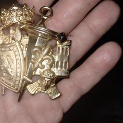 Vintage Castle Knights Brooch / Pendant