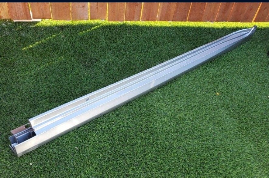 2018 -2024 TOYOTA CAMRY L LE LEFT SKIRT
DRIVER SIDE ROCKER MOLDING GENUINE
USED OEM. NC33A