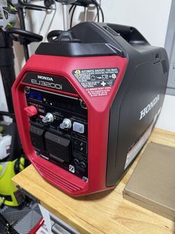 Honda EU3200i Inverter Generator – Like New / Never started