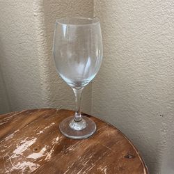 85 Wine Glasses Water