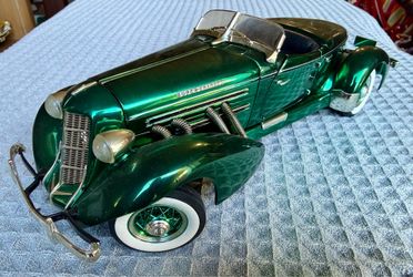 ERTL 1935 Auburn 851 Boattail Speedster Diecast 1/18