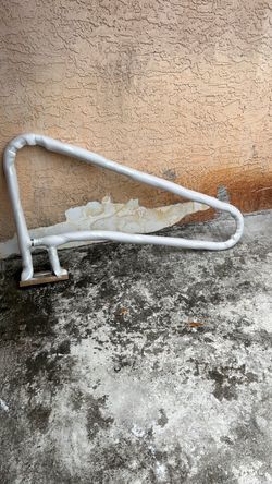 Pool hand rail 55x32” with blue skirt
