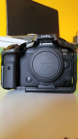 Like New Canon R5 (Cage & lens not included)
