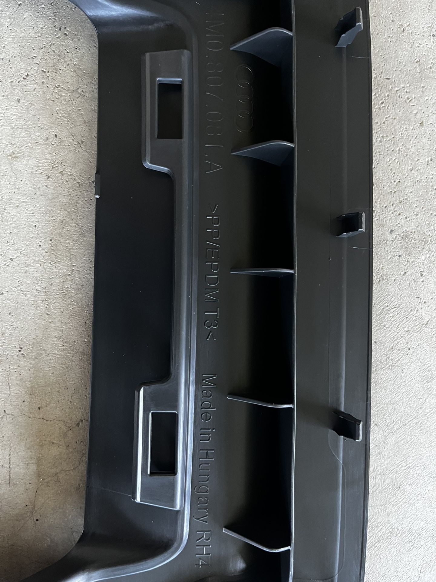 2020-2024 Audi Q7 Radiator Support Access Panel