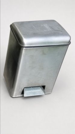 Stainless Steel Step-On Trash Can w/ Removable Liner
