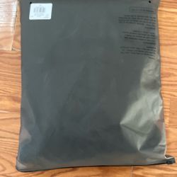 Black and white essential hood XL