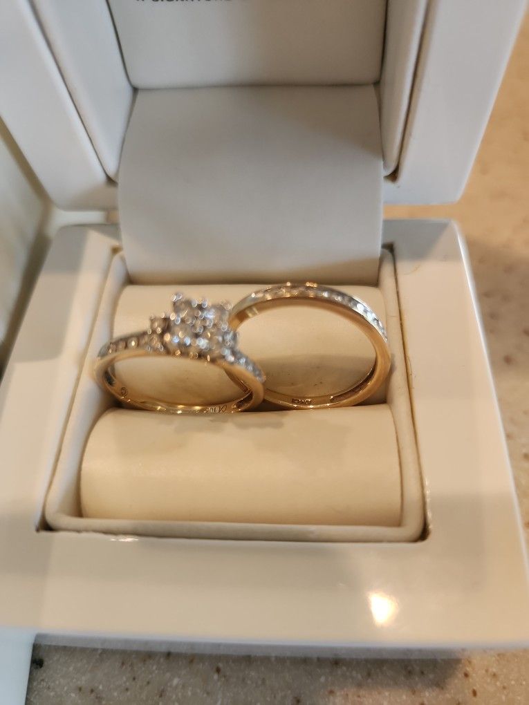 Elegant Dimond 10K GOLD Bridal Sets SIZE 7 Comes With The Original Box