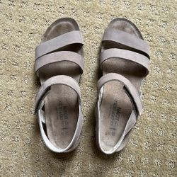 Excellent Condition ! NAOT Kayla Size 39 In Stone 