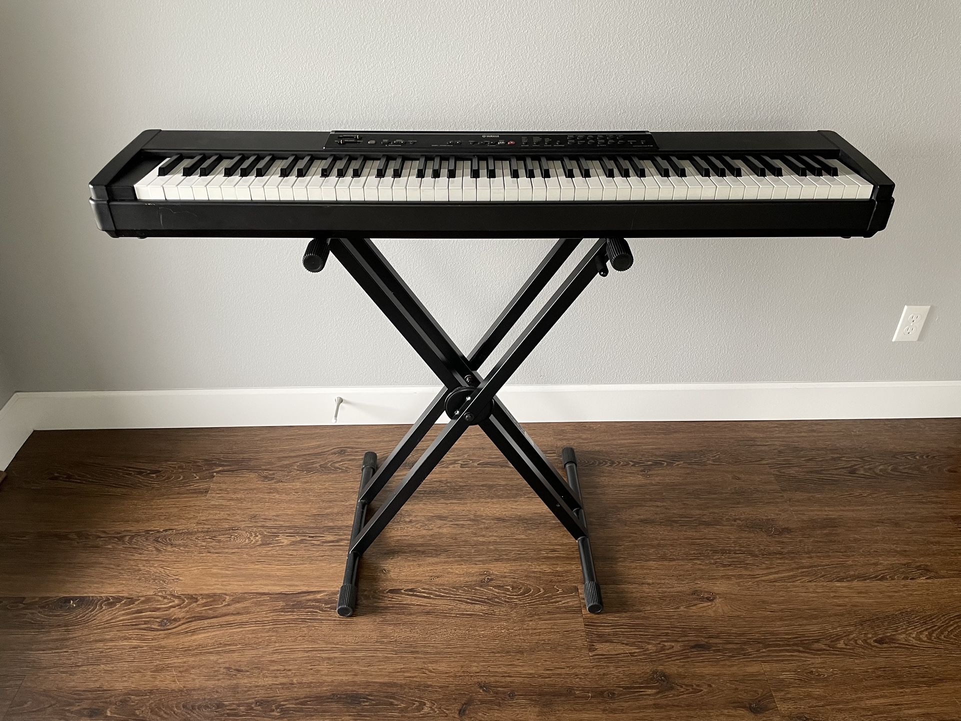 YAMAHA P-80 Electronic Piano Keyboard 88 Key ***stand not included***