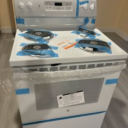 GE 30inch 4 Burner Electric White Stove 