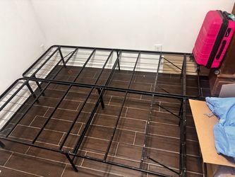 Metal bed frame