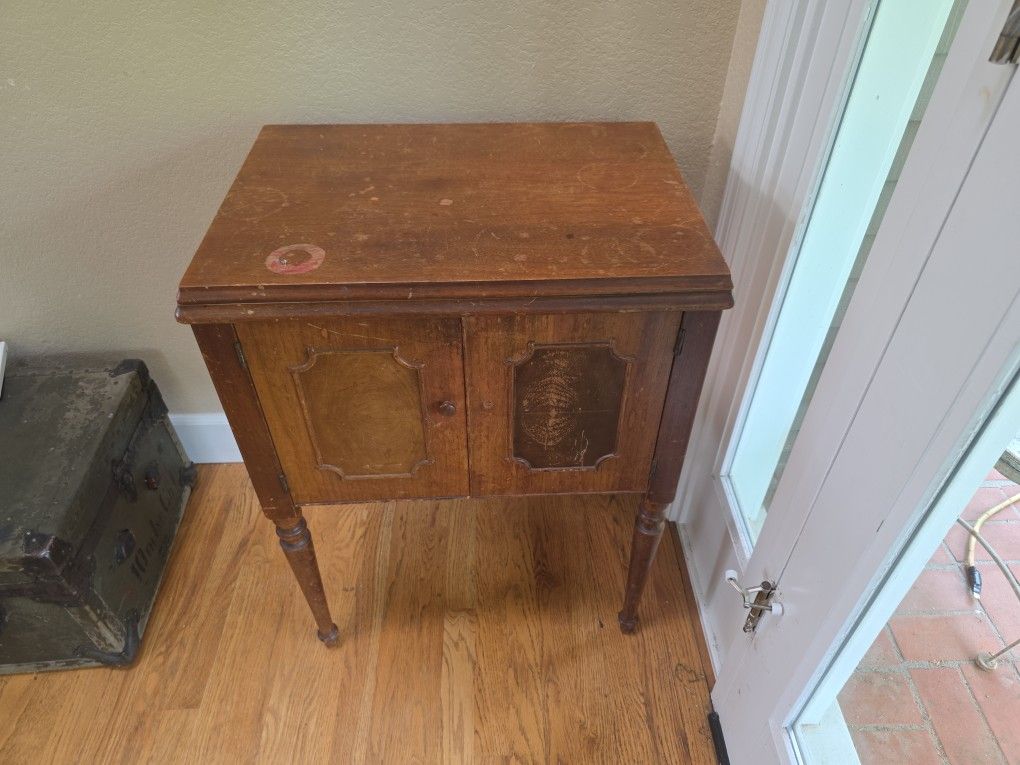 Electric Singer Sewing Machine In Table