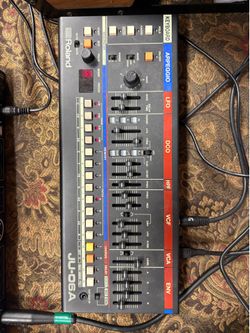 Roland JU-06A