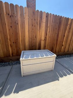 STORAGE BOX $45 FREE DELIVERY PICK UP IS NEAR ASHLAND AND WILLOW