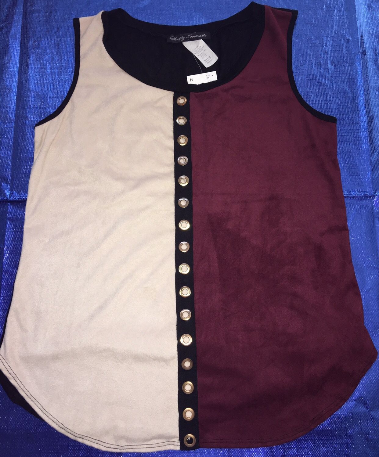 New Women’s Medium Size Sleeveless Shirt ~Measurements Listed!