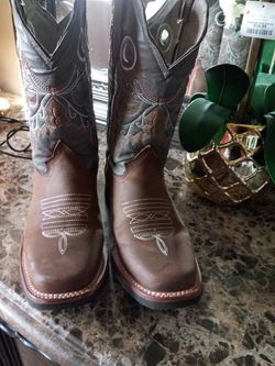 Boots size 6