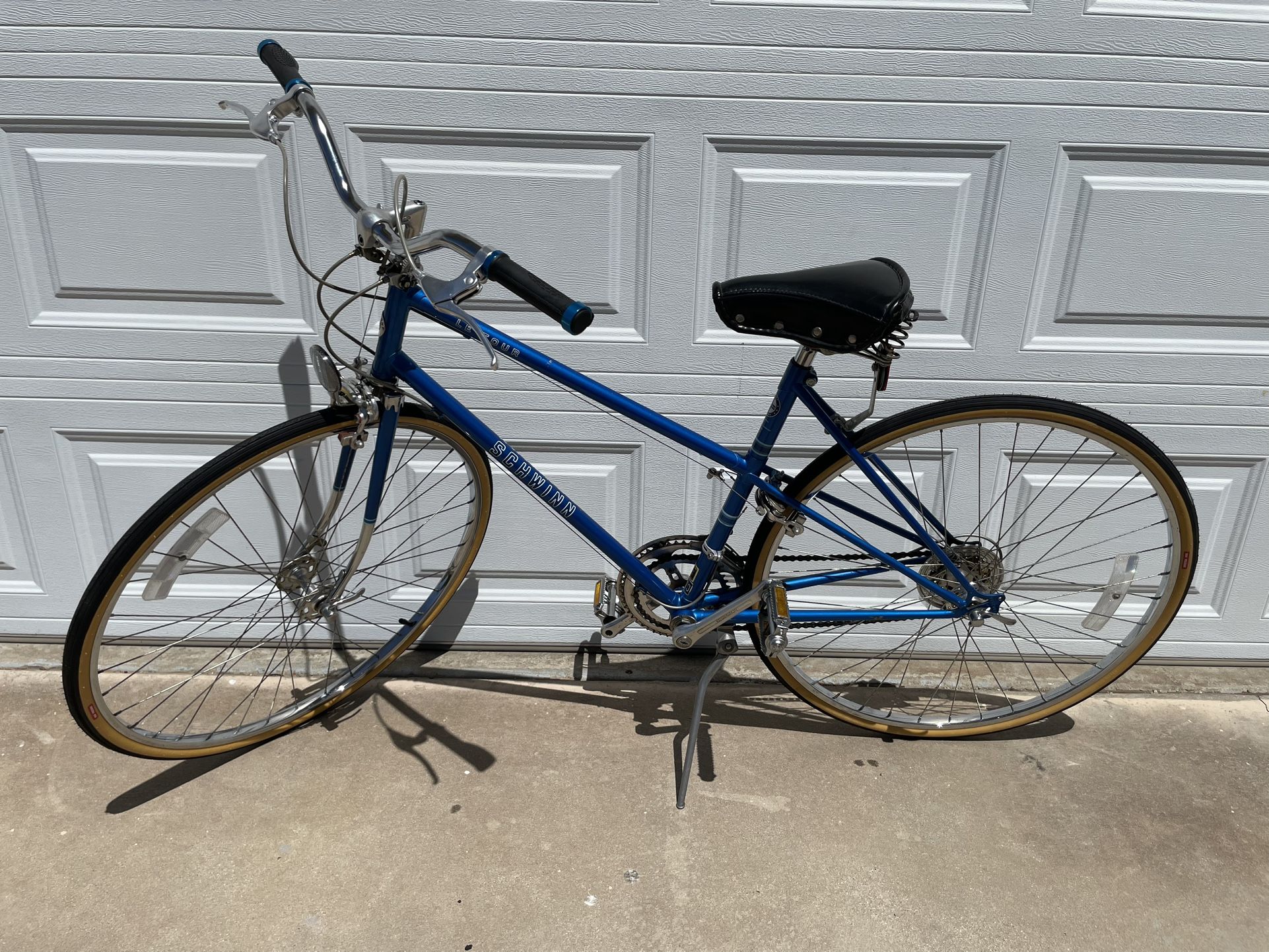 Women's, Girl's Bicycle. 1980 Schwinn Le Tour X-Tra Lite 10-Speed