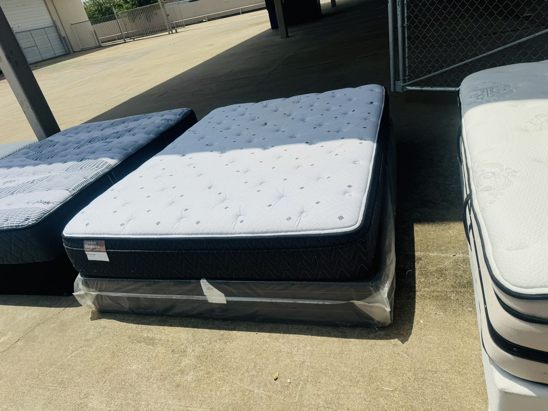 Queen Mattress Sleepys Set