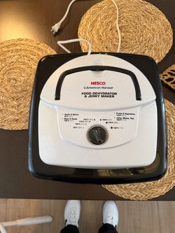 Nesco Dehydrator and Jerky Maker