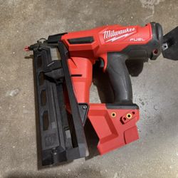 16 Ga. Finish Nailer - M18 Milwaukee