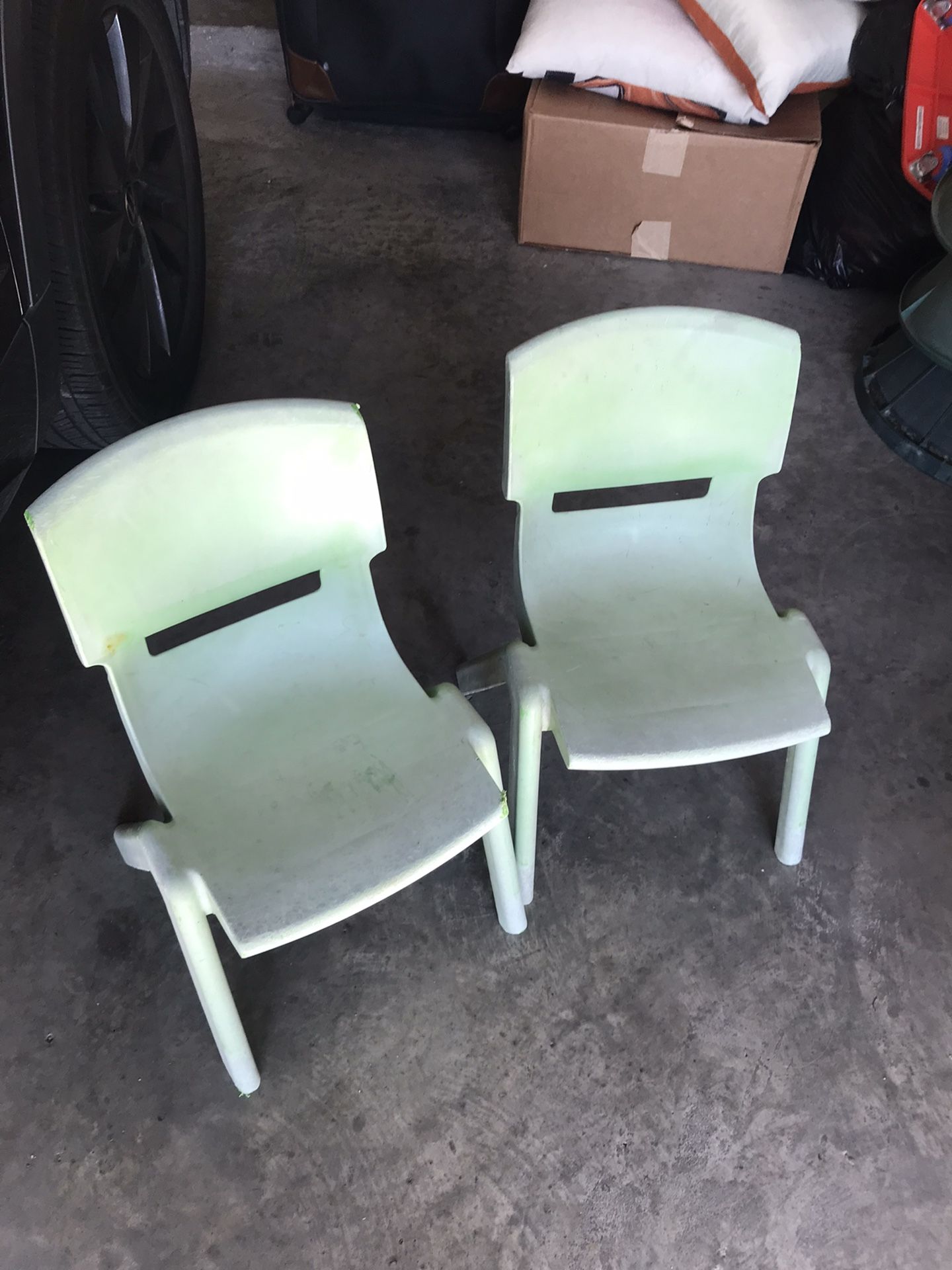 2 Sillas De Niño (las 2 X $7)