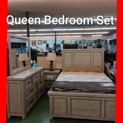 🥰 Queen Bedroom Set 