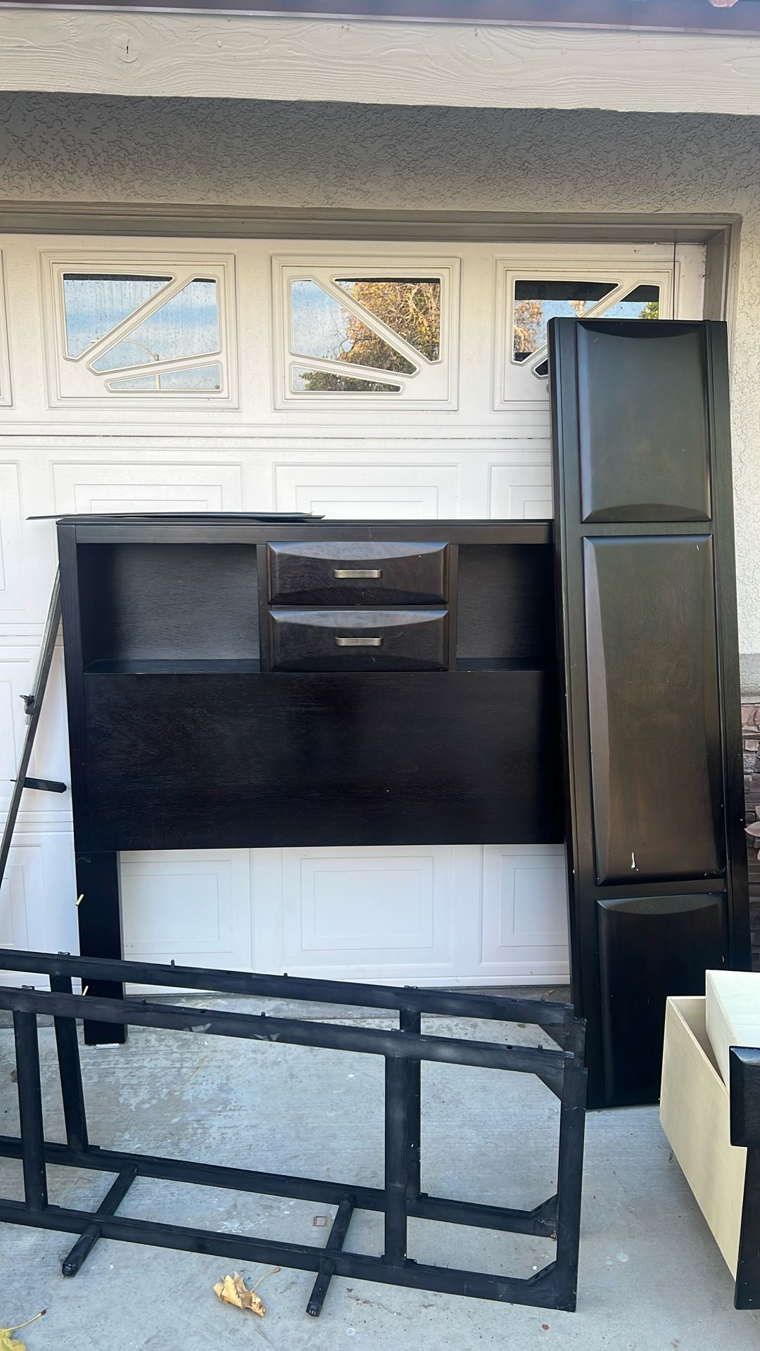 Dark Wood Bed Frame (Full)