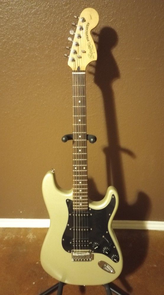 Squire Standard Stratocaster gold series 
